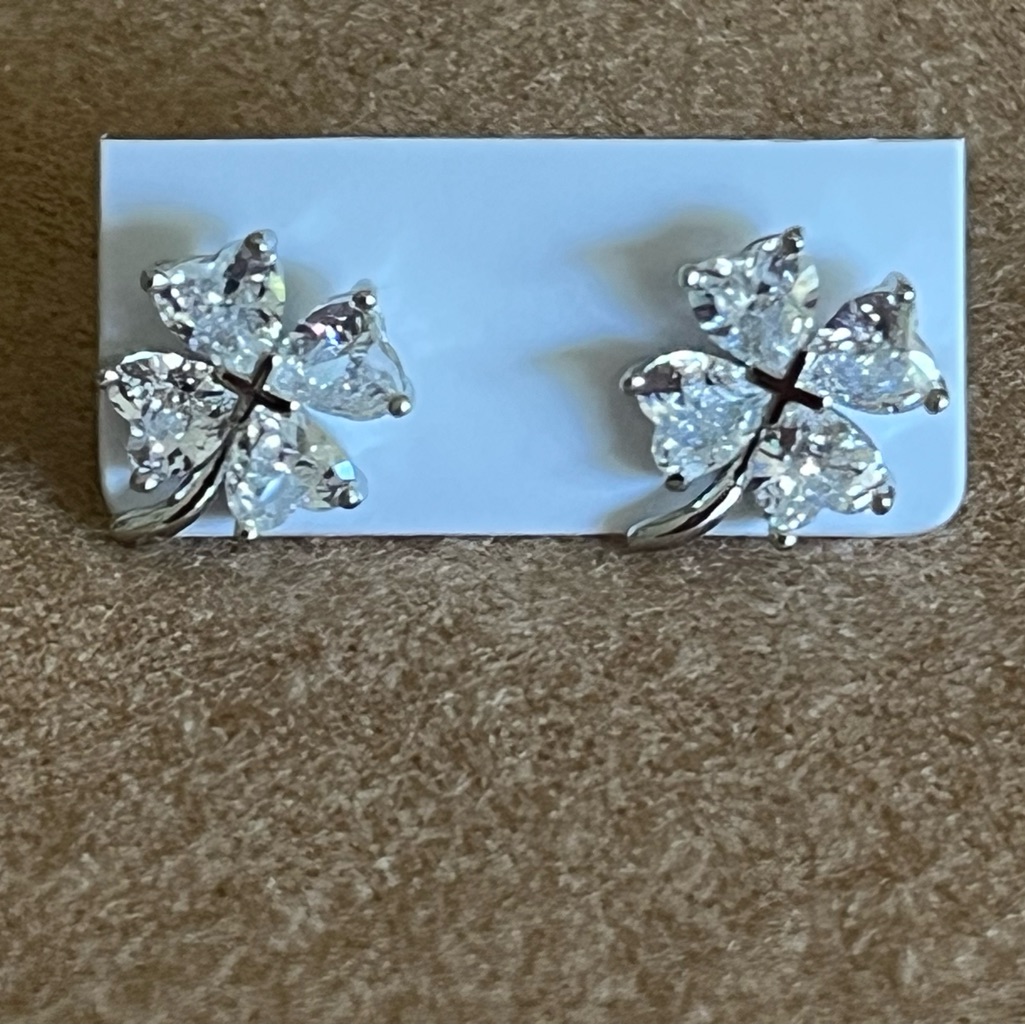 Pretty Bird White Gold Plated Clover Stud Earrings New 10$